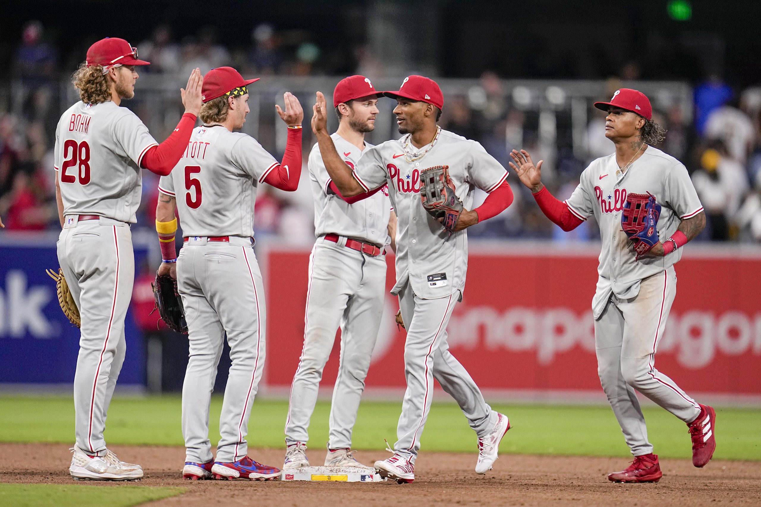 Reds (12-10) @ phillies (15-8) 4/23/24